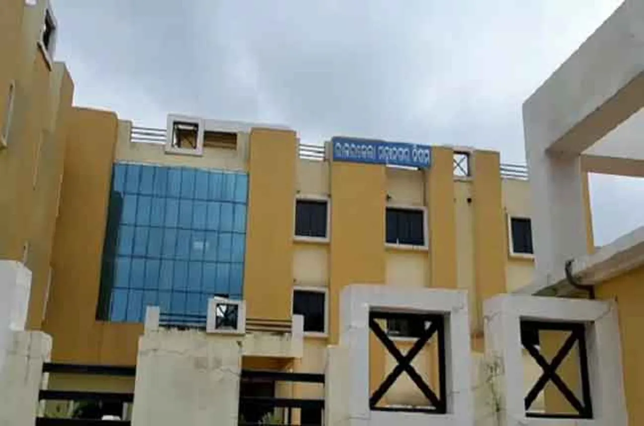 ସାଧାରଣ ଲୋକଙ୍କୁ ସରକାରୀ କାର୍ଯ୍ୟାଳୟ ମନା