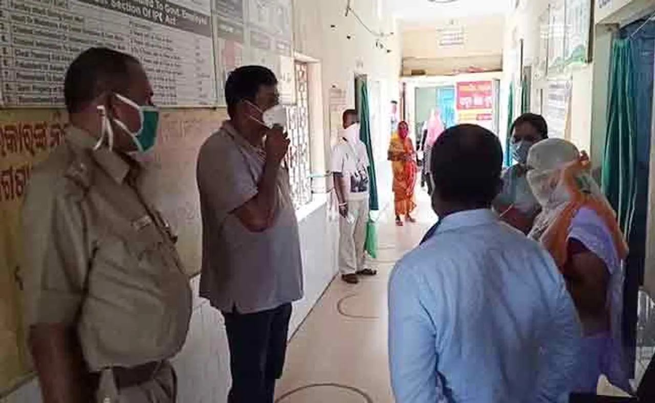 ମେଡ଼ିକାଲ୍‌ରେ ଲୁଡୋ ଖେଳୁଛନ୍ତି କର୍ମଚାରୀ!