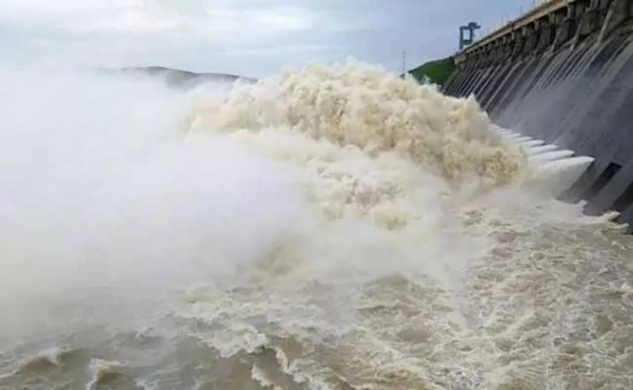 ହୀରାକୁଦ ଡ୍ୟାମ୍‌ ଖୋଲିଛି ୪୪ଟି ଗେଟ୍