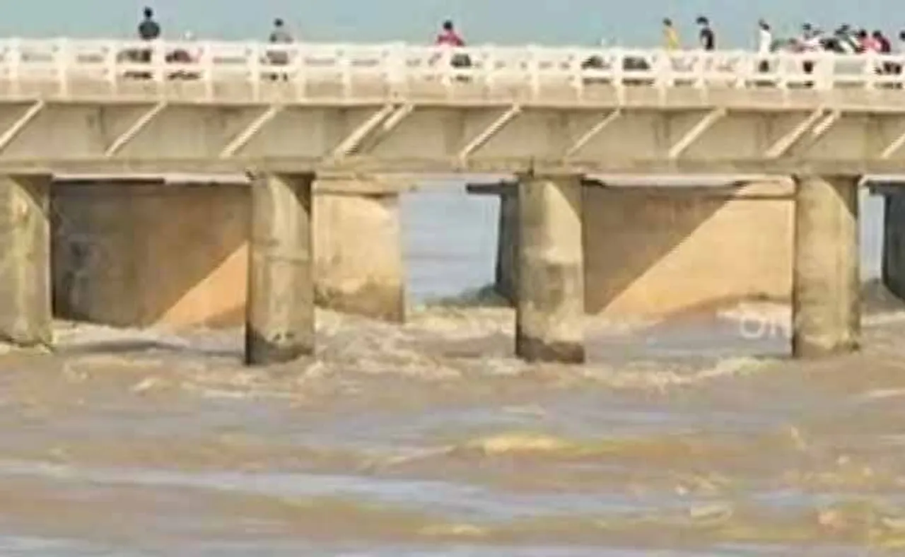 ମୁଣ୍ଡଳିରେ ପ୍ରବାହିତ ହେଉଛି ୧୦ ଲକ୍ଷ କ୍ୟୁସେକ ଜଳ