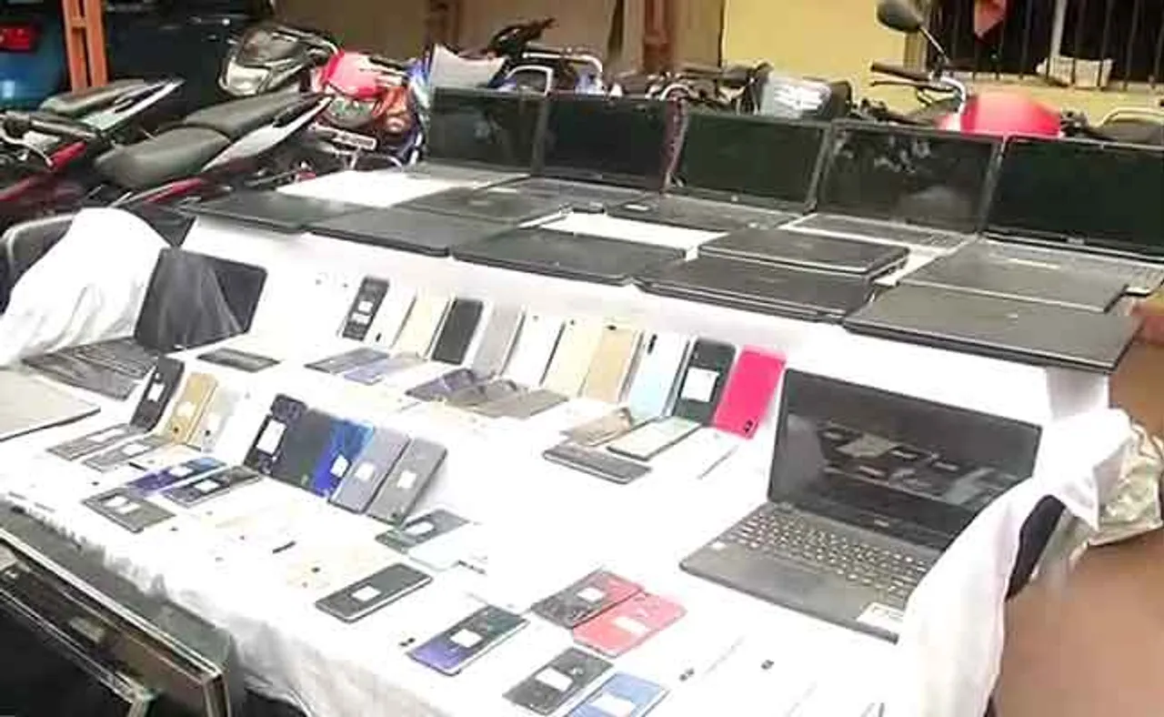 ତେଲ ଲଗାଇ ଲୁଟ୍ କରୁଥିଲେ, ଧରିଲା ପୁଲିସ୍‌