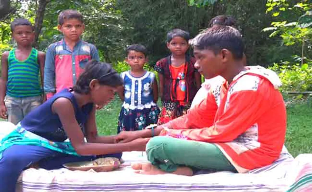 ‘ମୋ ଭାଇ ଆଖିରେ ମୁଁ ଦୁନିଆ ଦେଖେ’