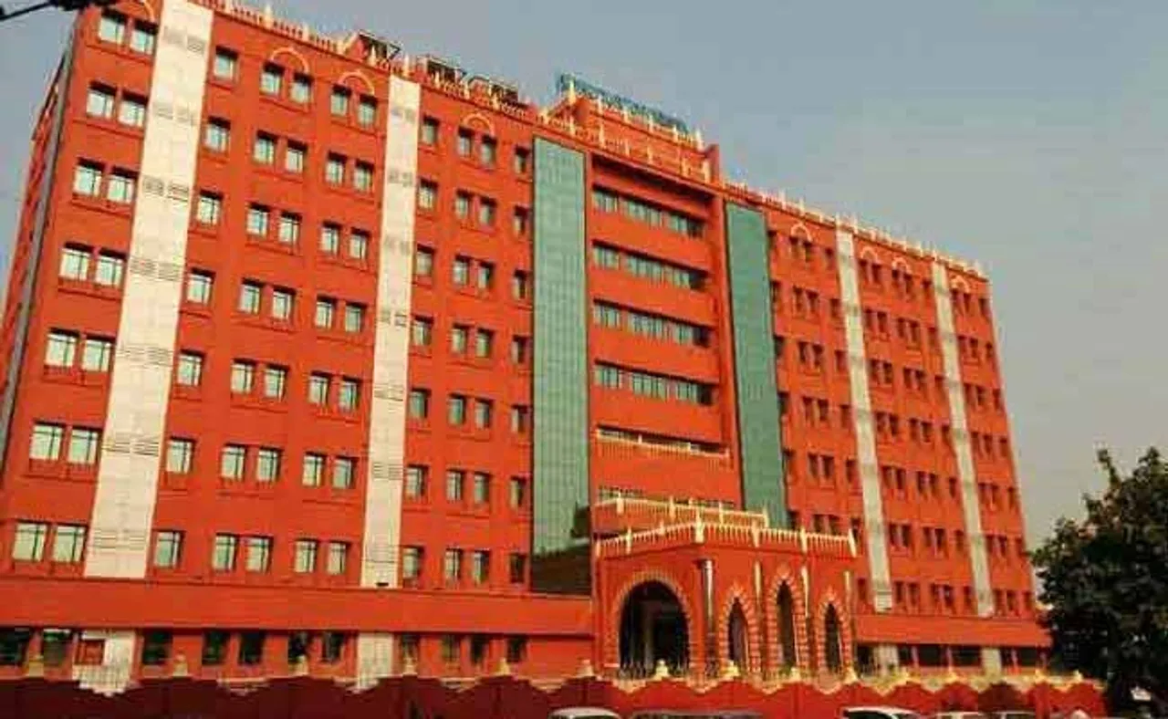 ଘରୋଇ ସ୍କୁଲ ଫି’ ବୃଦ୍ଧି ମାମଲାରେ ହାଇକୋର୍ଟ ଦେଲେ ପରାମର୍ଶ, କ’ଣ କହିଛନ୍ତି ପଢ଼ନ୍ତୁ