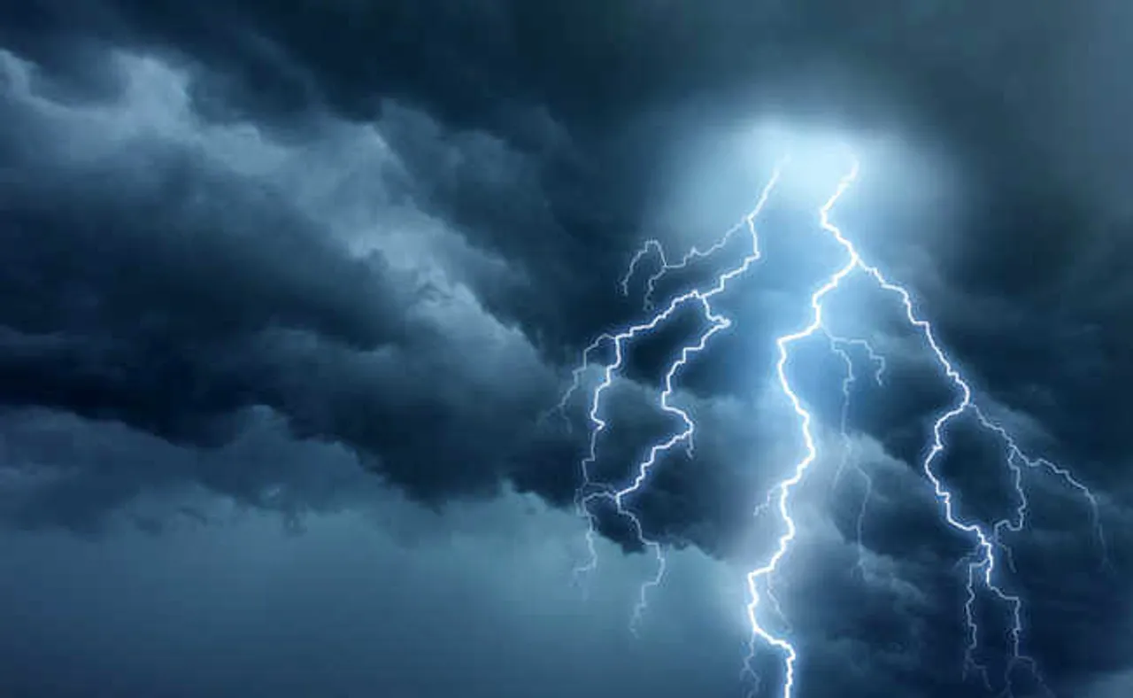 ପଡ଼ିଆରେ ବଜ୍ରପାତ, ଫୁଟବଲ୍ ଖେଳାଳିଙ୍କ ମୃତ୍ୟୁ