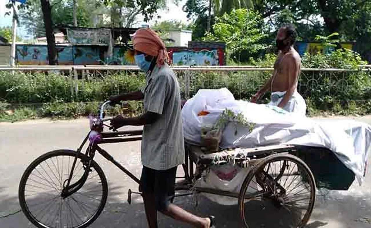ମୃତଦେହକୁ ମିଳିଲାନି କାନ୍ଧ, ଟ୍ରଲିରେ ବୋହିଲେ ପୁଅ