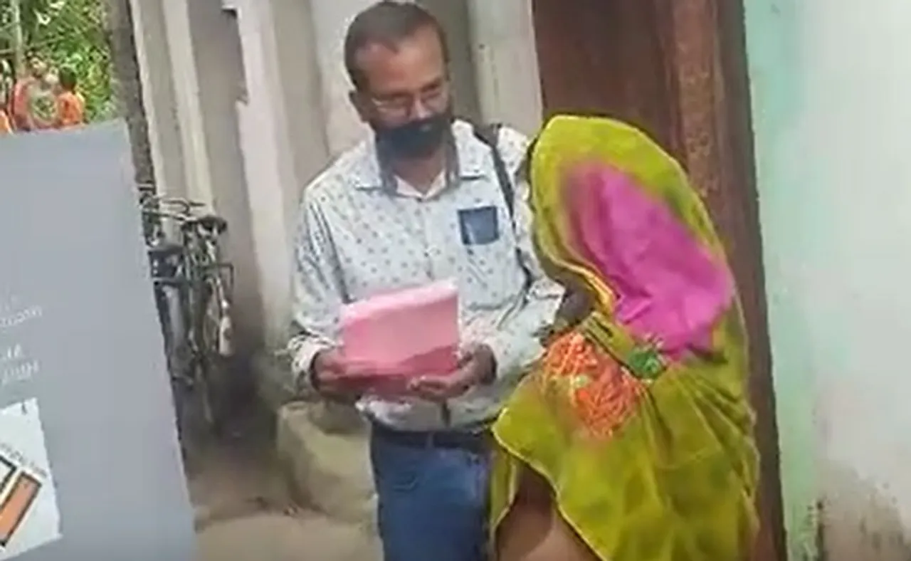 ମହିଳା ଭୋଟରଙ୍କୁ ଦିବ୍ୟାଙ୍ଗ ଦର୍ଶାଇ ନିଆଗଲା ପୋଷ୍ଟାଲ୍‌ ବାଲାଟ୍‌ରେ ଭୋଟ୍