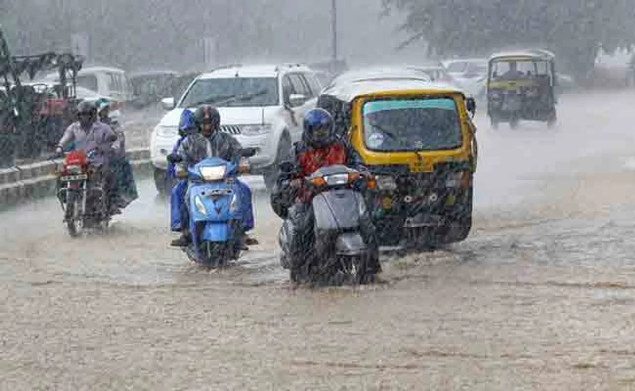 ଦିନ ସାଢ଼େ ୧୧ଟା ପର୍ଯ୍ୟନ୍ତ ଟ୍ୱିନ ସିଟିରେ ଘଡ଼ଘଡ଼ି ସହ ବର୍ଷା