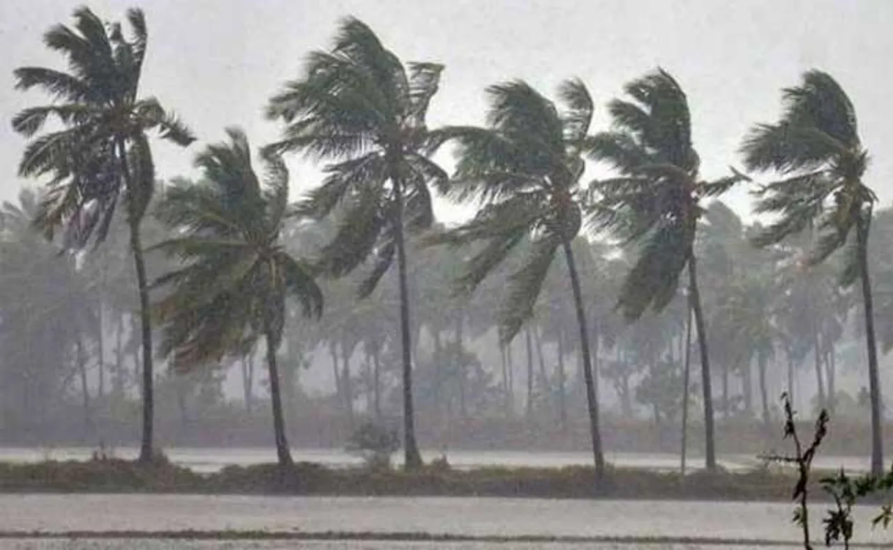 ‘ନିଭାର’ ସ୍ଥଳ ଭାଗ ଛୁଇଁବା ପୂର୍ବରୁ ପ୍ରବଳ ବର୍ଷା