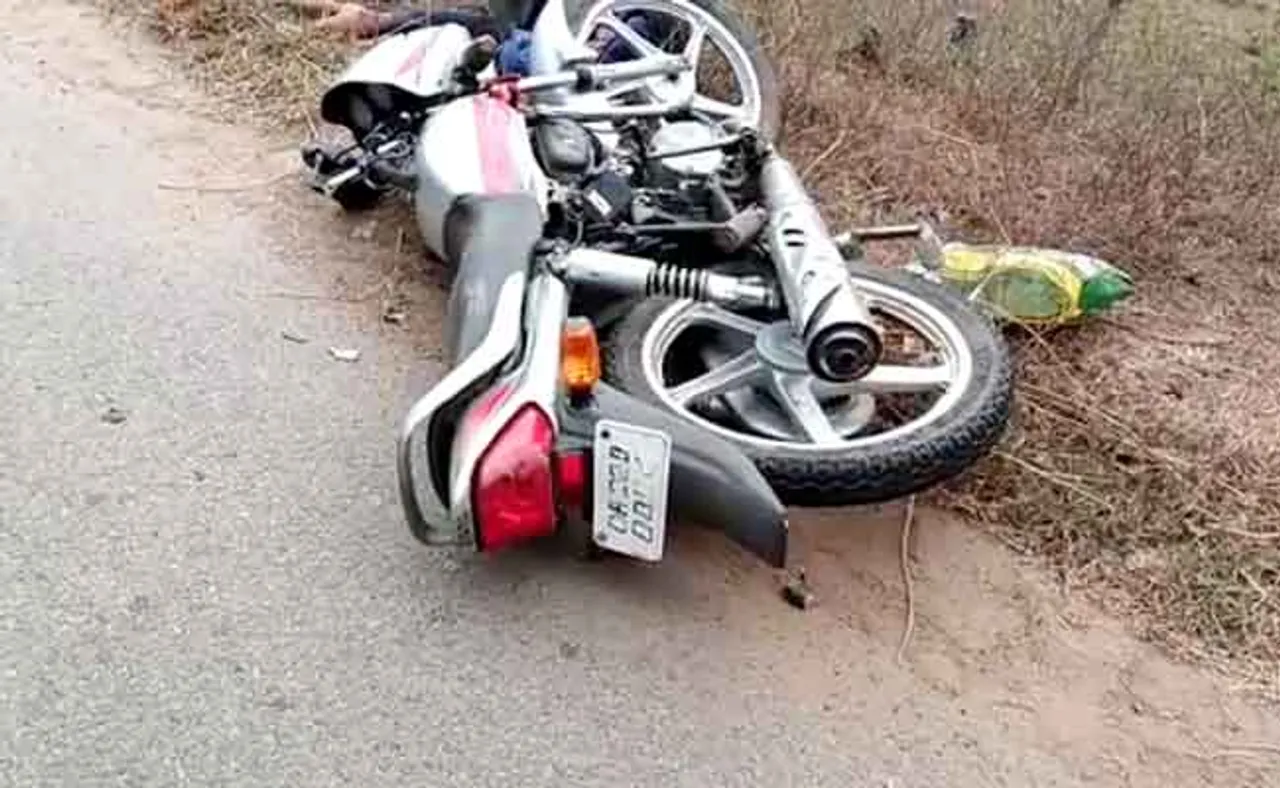 ୩ ସାଙ୍ଗ ବାଇକ୍‌ରେ ଘରକୁ ଫେରୁଥିଲେ, ପିଟିଦେଲା ଟ୍ରାକ୍ଟର