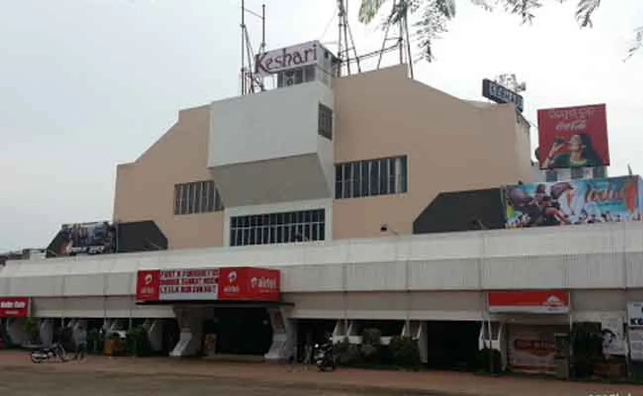 ଖୋଲିବ ସିନେମା ହଲ୍‌, ଥିଏଟର