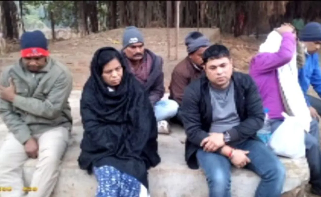 ପୁଲିସକୁ ପିଟିଲେ ଗାଁ ଲୋକେ