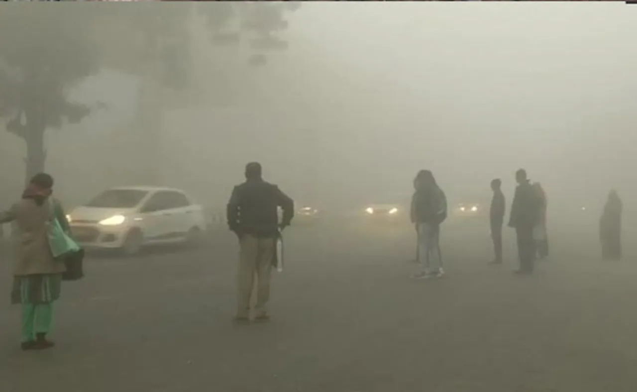 ଚାରିଆଡେ କୁହୁଡି, ଟ୍ରେନ୍‌ ଓ ବିମାନ ଚଳାଚଳ ବାତିଲ