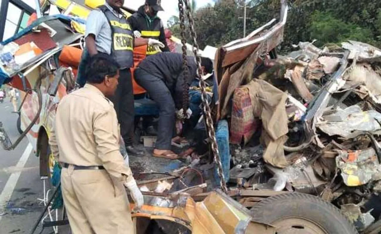 ଅଧା ରହିଗଲା ପିକନିକ୍‌, ଭୟଙ୍କର ସଡ଼କ ଦୁର୍ଘଟଣାରେ ଚାଲିଗଲା ୧୧ ଜୀବନ