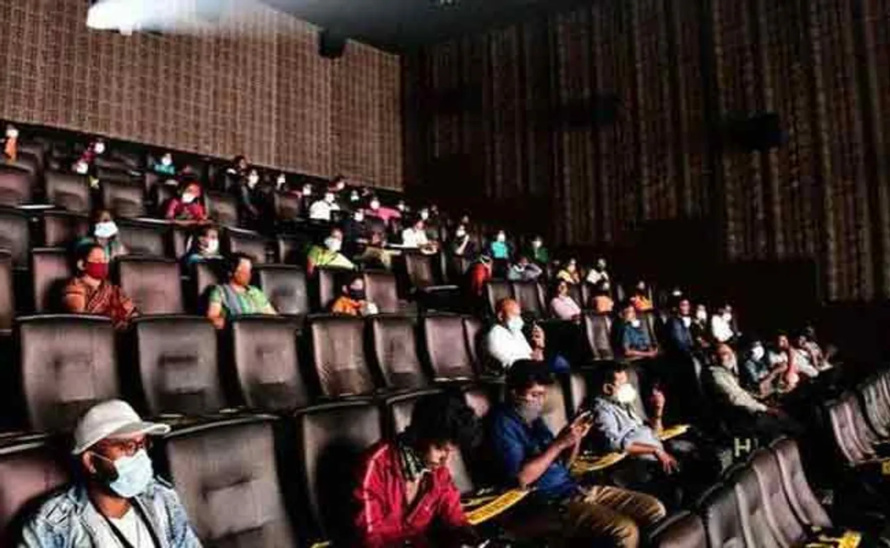 ଆଜିଠୁ ଖୋଲିବ ସିନେମା ହଲ,, ପ୍ରତି ଶୋ ପରେ ସାନିଟାଇଜ୍ ହେବ ଥିଏଟର