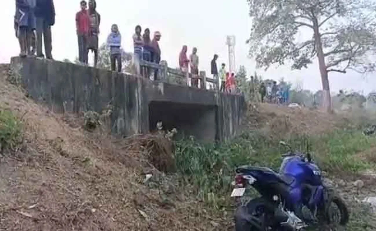 ପୋଲ ତଳକୁ ଖସିଲା ୨ ବାଇକ୍‌