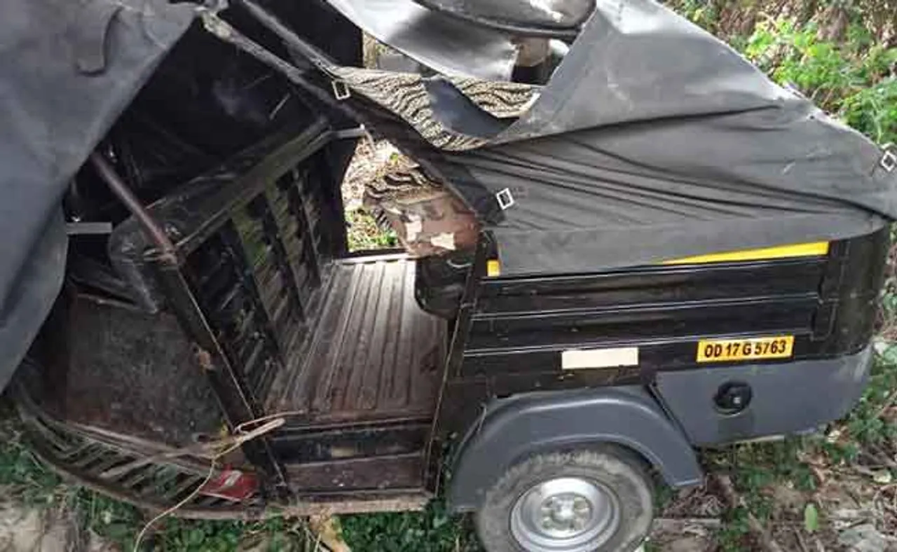 ବିବାହ ଭୋଜି ଖାଇ ଘରକୁ ଫେରୁଥିଲେ, ବ୍ରିଜରୁ ତଳକୁ ଖସିଲା ଅଟୋ