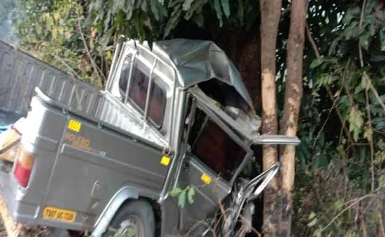 ଭୋଟ ଦେବାକୁ ଗାଁକୁ ଯାଉଥିଲେ, ଗଛରେ ପିଟି ହେଲା ବୋଲେରୋ