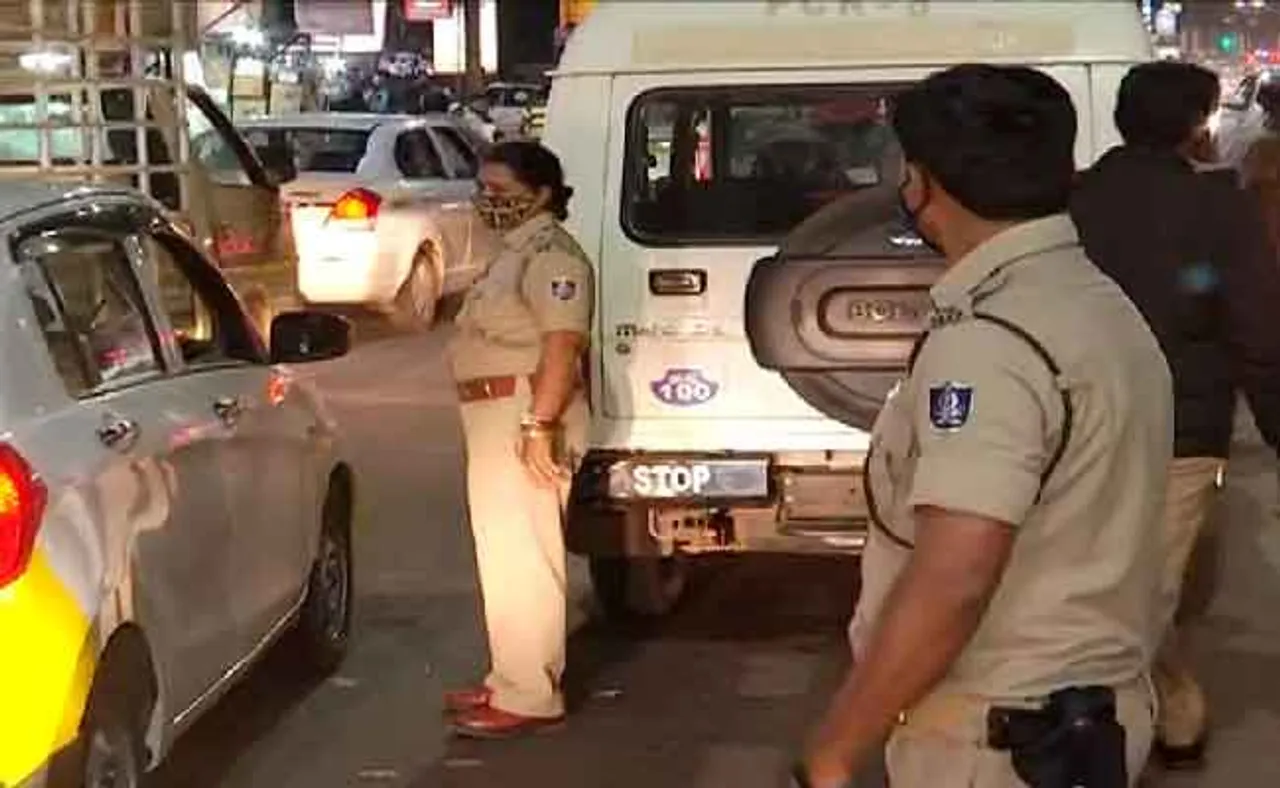 କାର୍‌କୁ ଟାର୍ଗେଟ କରି ବୋମା ମାଡ଼