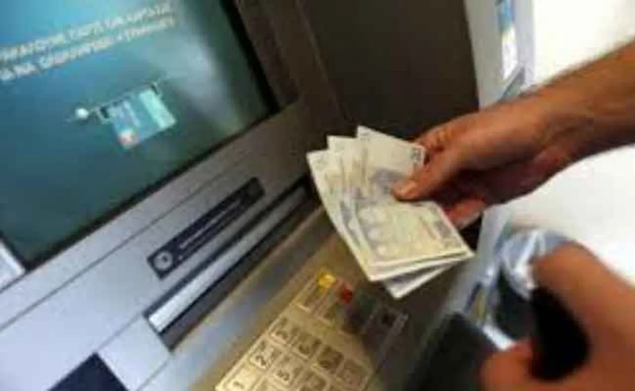 ଏଟିଏମ୍‌ରୁ ଲୁଟି ମାଲେମାଲ ହେଉଥିଲେ, ଶେଷରେ ବନ୍ଧା ହେଲେ