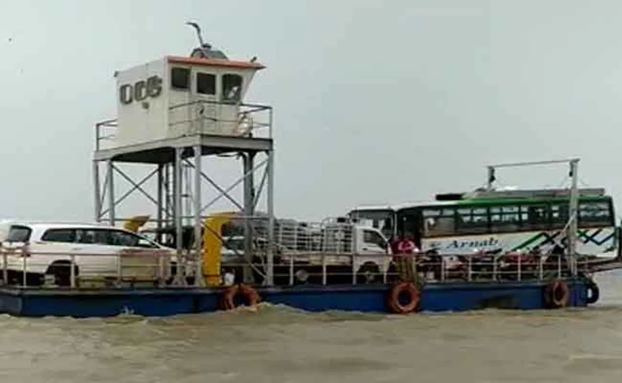 ନୀଳ ଜଳରାଶିରେ ବିପଦପୂର୍ଣ୍ଣ ଯାତ୍ରା, ବାଜି ଲାଗିଛି ୧୭ ପଞ୍ଚାୟତର ଲୋକଙ୍କ ଜୀବନ