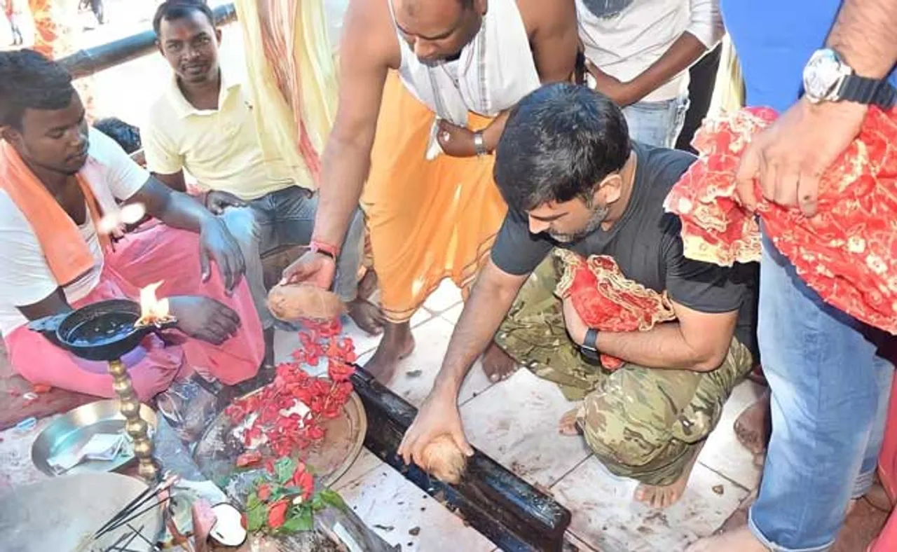 ଆଇପିଏଲ୍ ପୂର୍ବରୁ ମା'ଙ୍କ ଶରଣରେ ମାହି