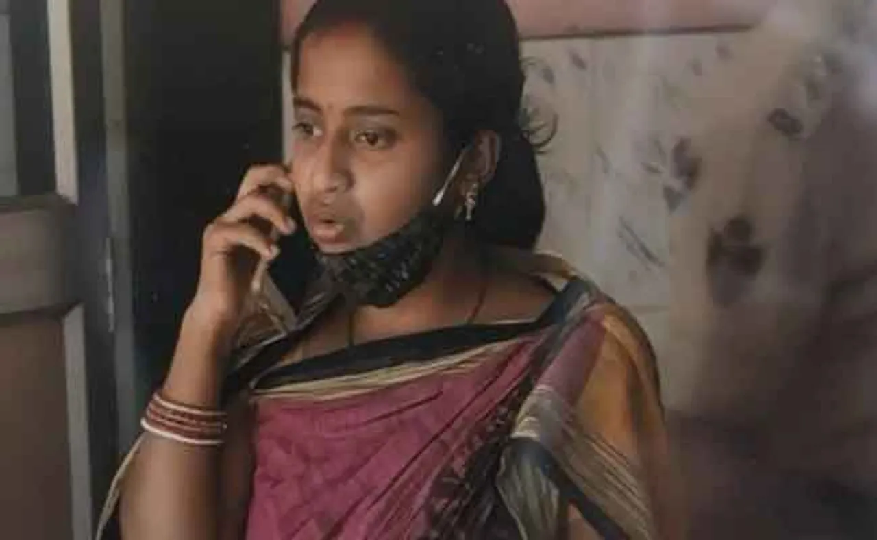 ବସ୍‌ ଅଟକାଇ ପିହୁର ମା’ଙ୍କୁ ଉଠାଇ ନେଲା ପୁଲିସ୍‌