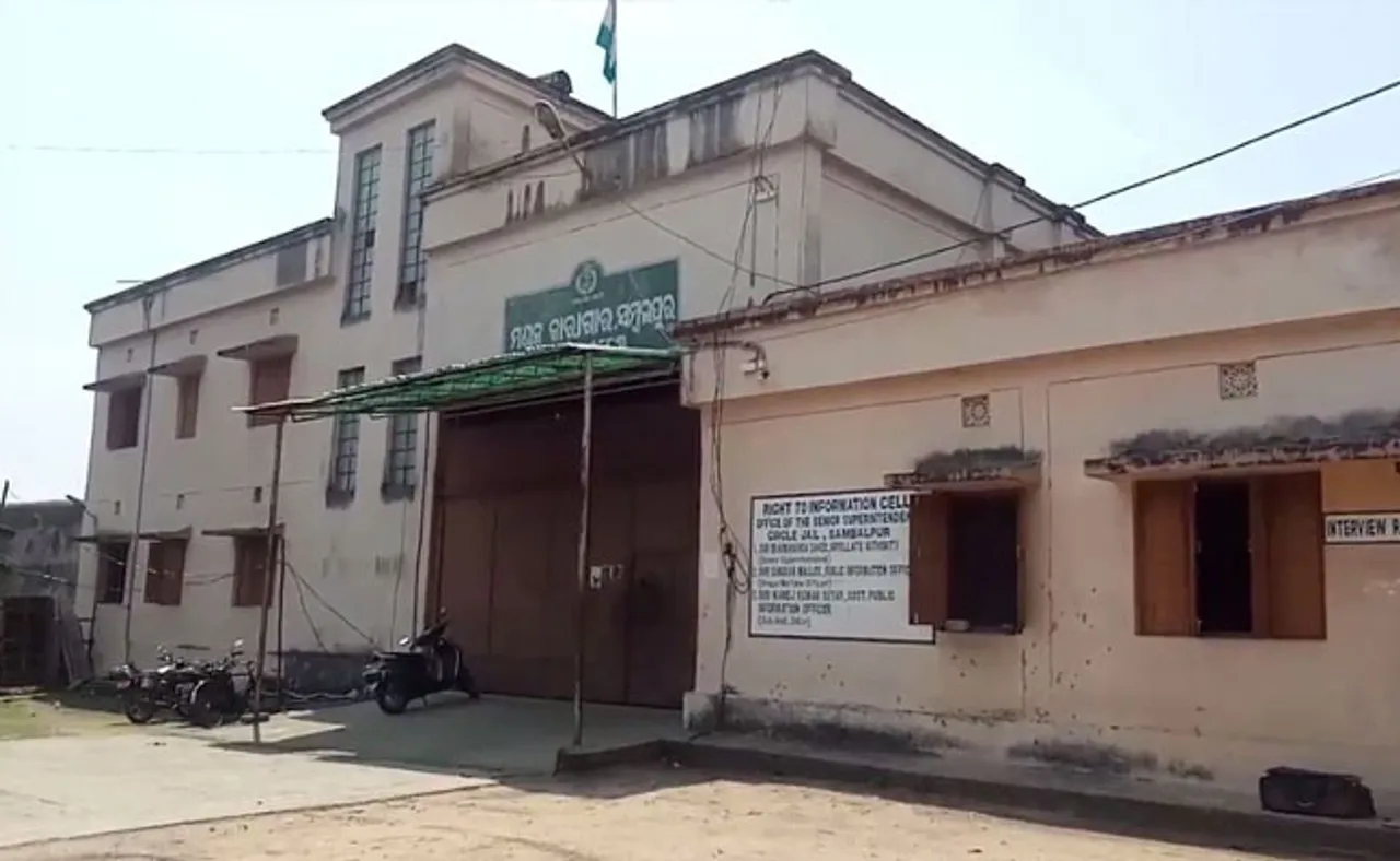 ୨ ସହକର୍ମୀଙ୍କୁ ଜେଲ୍‌ ୱାର୍ଡରଙ୍କ ଆକ୍ରମଣ