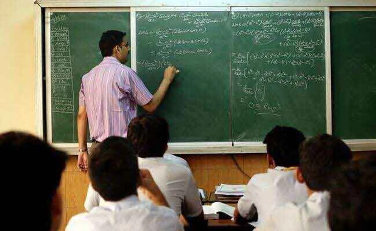 ୯୭୨ଟି ଅଧ୍ୟାପକ ପଦରେ ହେବ ନିଯୁକ୍ତି, ଏବେ କରିପାରିବେ ଆବେଦନ