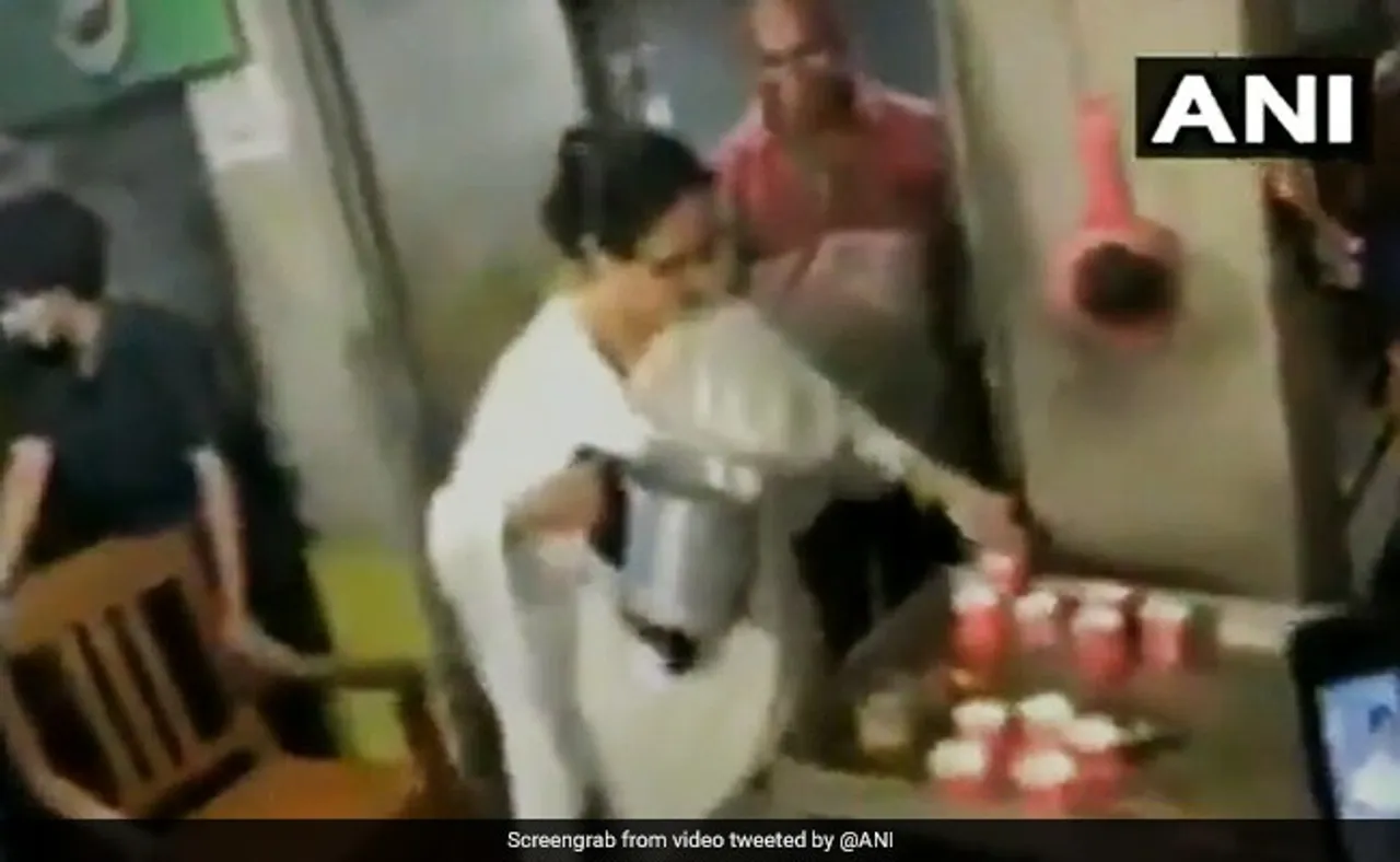  ଚା' ବିକିଲେ ମମତା ବାନାର୍ଜୀ 