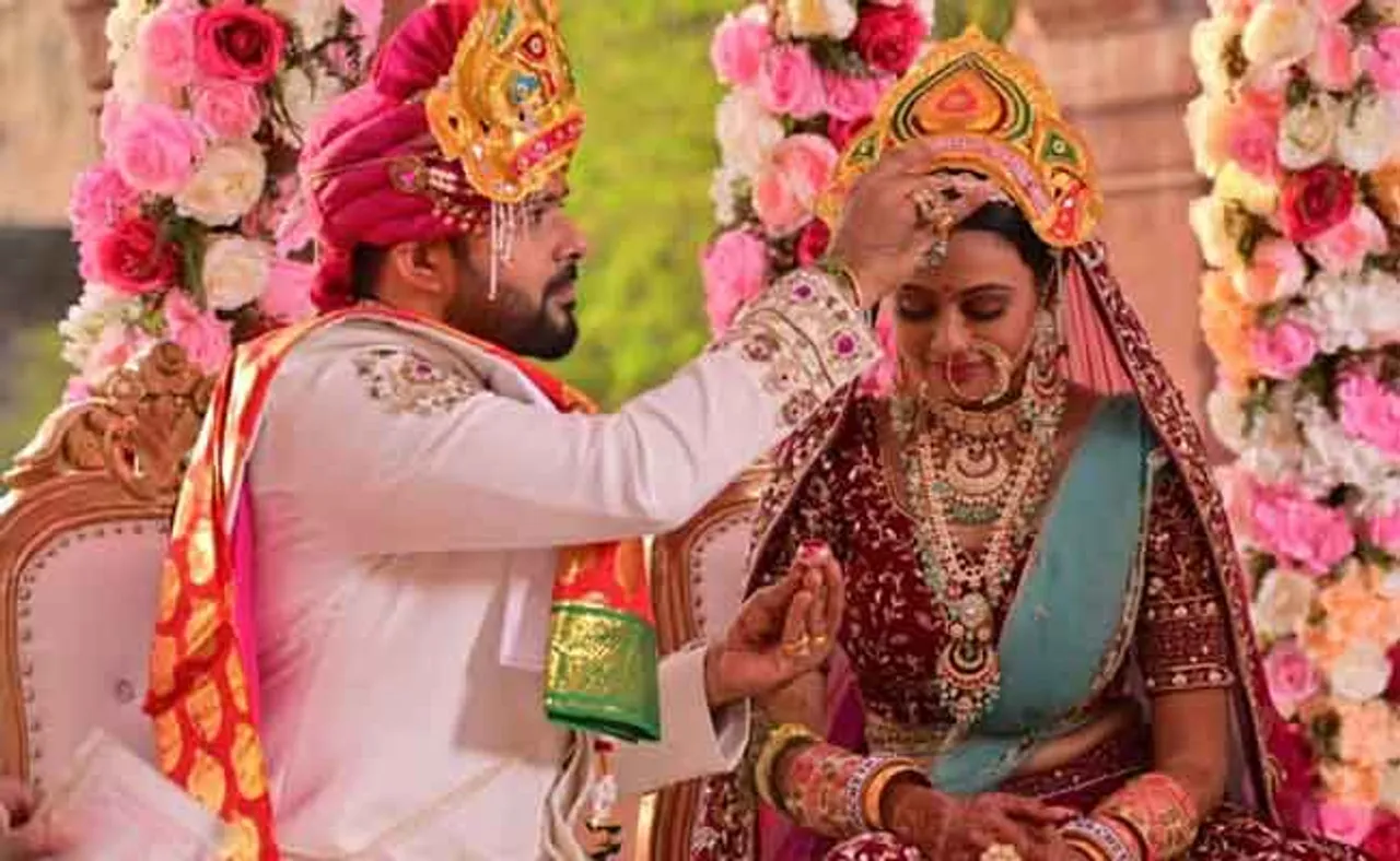 ଫଗୁଣରେ ଅର୍ଚ୍ଚିତାଙ୍କ ଜୀବନରେ ରଙ୍ଗ ଭରିଲେ ସବ୍ୟ