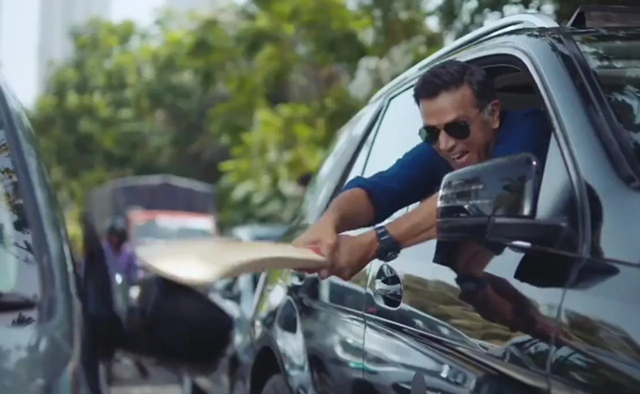 ରାଗିଗଲେ ଡ୍ରାଭିଡ୍‌, ବିଚ୍‌ ରାସ୍ତାରେ ବ୍ୟାଟ୍‌ ଧରି ଭାଙ୍ଗିଦେଲେ କାର୍!‌