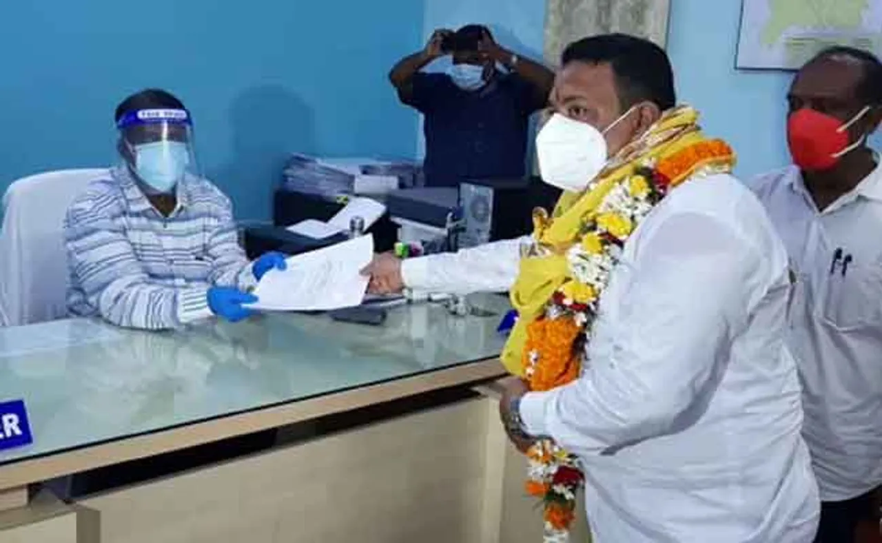 ପ୍ରାର୍ଥିପତ୍ର ଦାଖଲ କଲେ କଂଗ୍ରେସ ପ୍ରାର୍ଥୀ ବିଶ୍ୱକେଶନ ହରିଚନ୍ଦନ ମହାପାତ୍ର