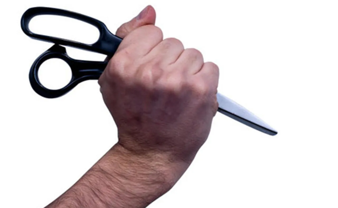 ସ୍ତ୍ରୀକୁ କଇଁଚିରେ ଆକ୍ରମଣ କଲା ସ୍ୱାମୀ