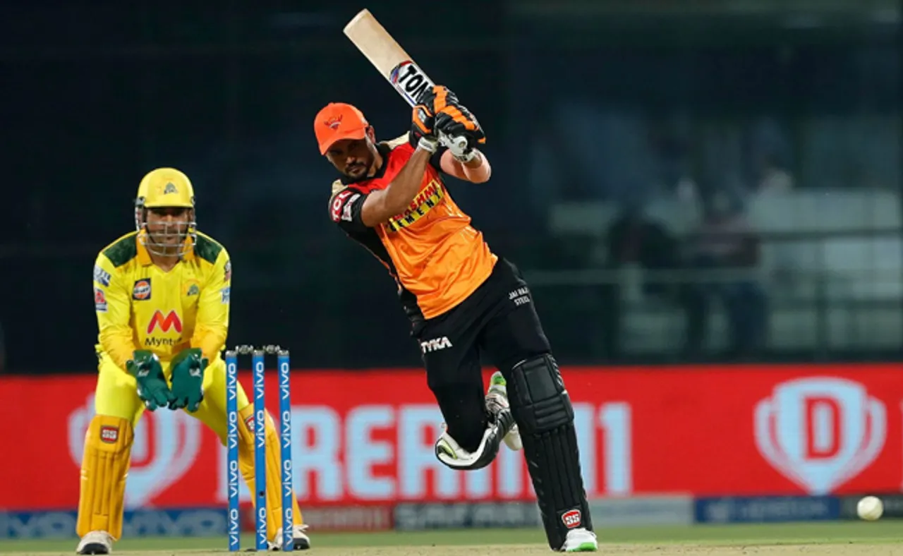 ପାଣ୍ଡେ ଓ ୱାର୍ଣ୍ଣରଙ୍କ ଅର୍ଦ୍ଧଶତକ, ହାଇଦ୍ରାବାଦ ୧୭୧/୩