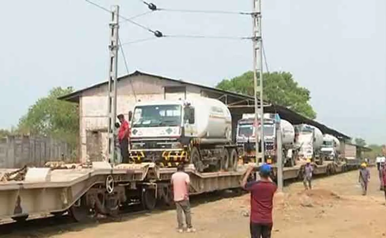 ଟ୍ରେନରେ ଯିବ ଅକ୍ସିଜେନ୍ ଟ୍ୟାଙ୍କର