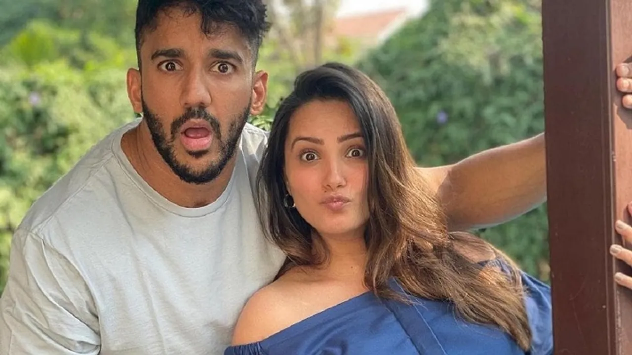 ସ୍ୱାମୀଙ୍କୁ ଚାପୁଡା ମାରିଲେ ଅଭିନେତ୍ରୀ