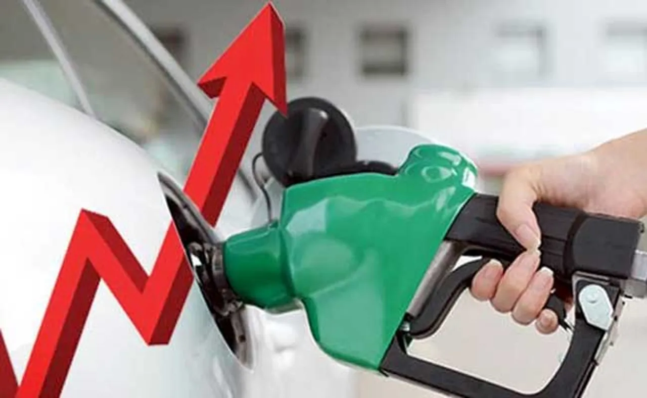 ରେକର୍ଡ ସ୍ତରରେ ପହଞ୍ଚିଲା ତୈଳଦର, ଆଉ ଗୋଟିଏ ରାଜ୍ୟରେ ପେଟ୍ରୋଲ ୧୦୦ ଟଙ୍କା ଟପିଲା