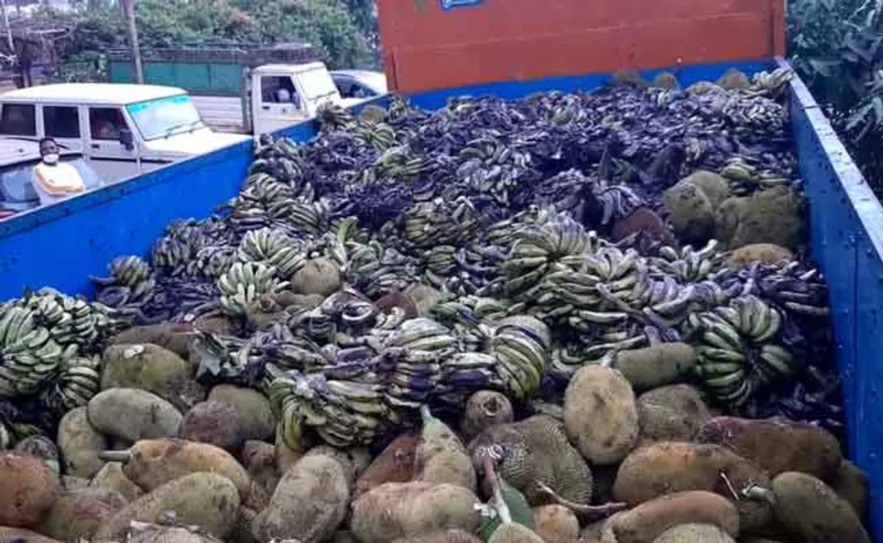 ଉପରେ ପଣସ ଓ କଦଳୀ, ଭିତରେ...