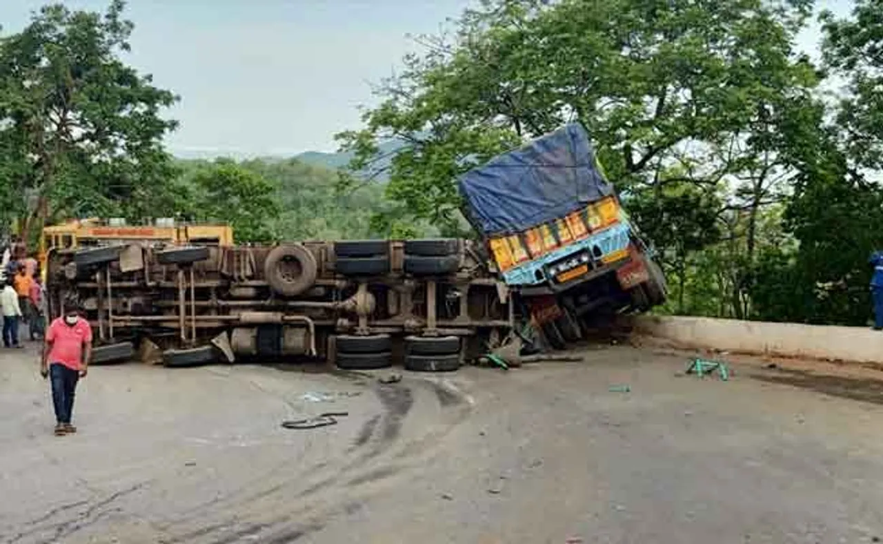 ଟ୍ରକ୍‌କୁ ପଛରୁ ପିଟିଲା ଟ୍ରକ୍‌