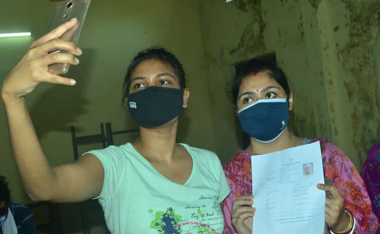 ଟିକାକୁ ନେଇ କ୍ରେଡିଟ୍ ଓ୍ୱାର, କେନ୍ଦ୍ରକୁ ଅନୁସରଣ କଲା ଝାଡ଼ଖଣ୍ଡ ଓ ଛତିଶଗଡ଼ ସରକାର