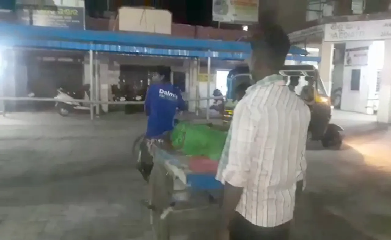 ଆମ୍ବୁଲାନ୍ସ ମିଳିଲାନି, ଟ୍ରଲିରେ ହସ୍ପିଟାଲ ଆସିଲା ରୋଗୀ