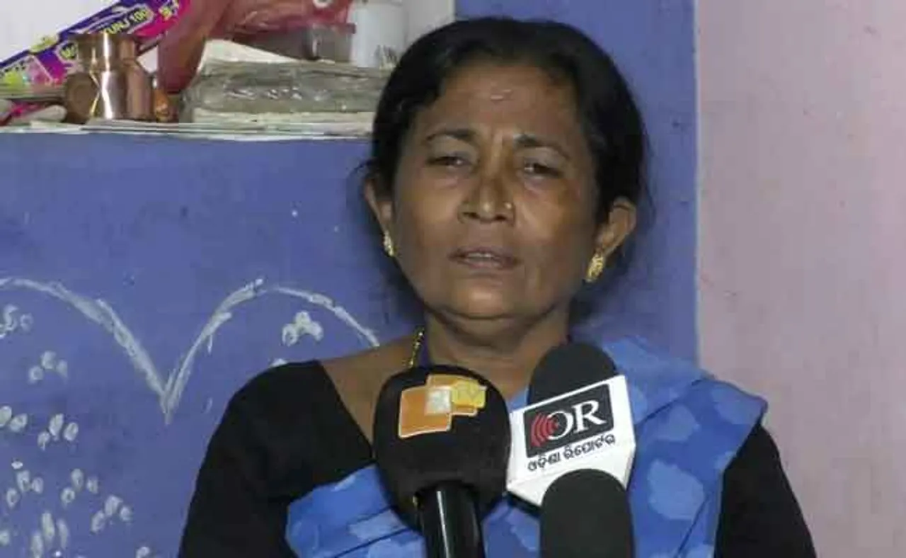 ପୁଅ ଦେଲା ସାହସ, ୫୭ ବର୍ଷରେ ମାଟ୍ରିକ୍ ପାସ୍ କଲେ ମା’