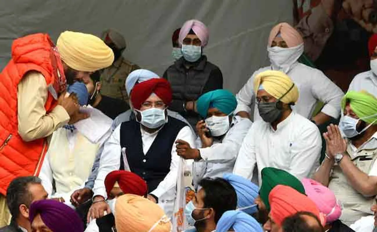 ବଢ଼ିଲା କଂଗ୍ରେସ କନ୍ଦଳ, ଉପମୁଖ୍ୟମନ୍ତ୍ରୀ ପଦକୁ ସିଦ୍ଧୁଙ୍କ ନା