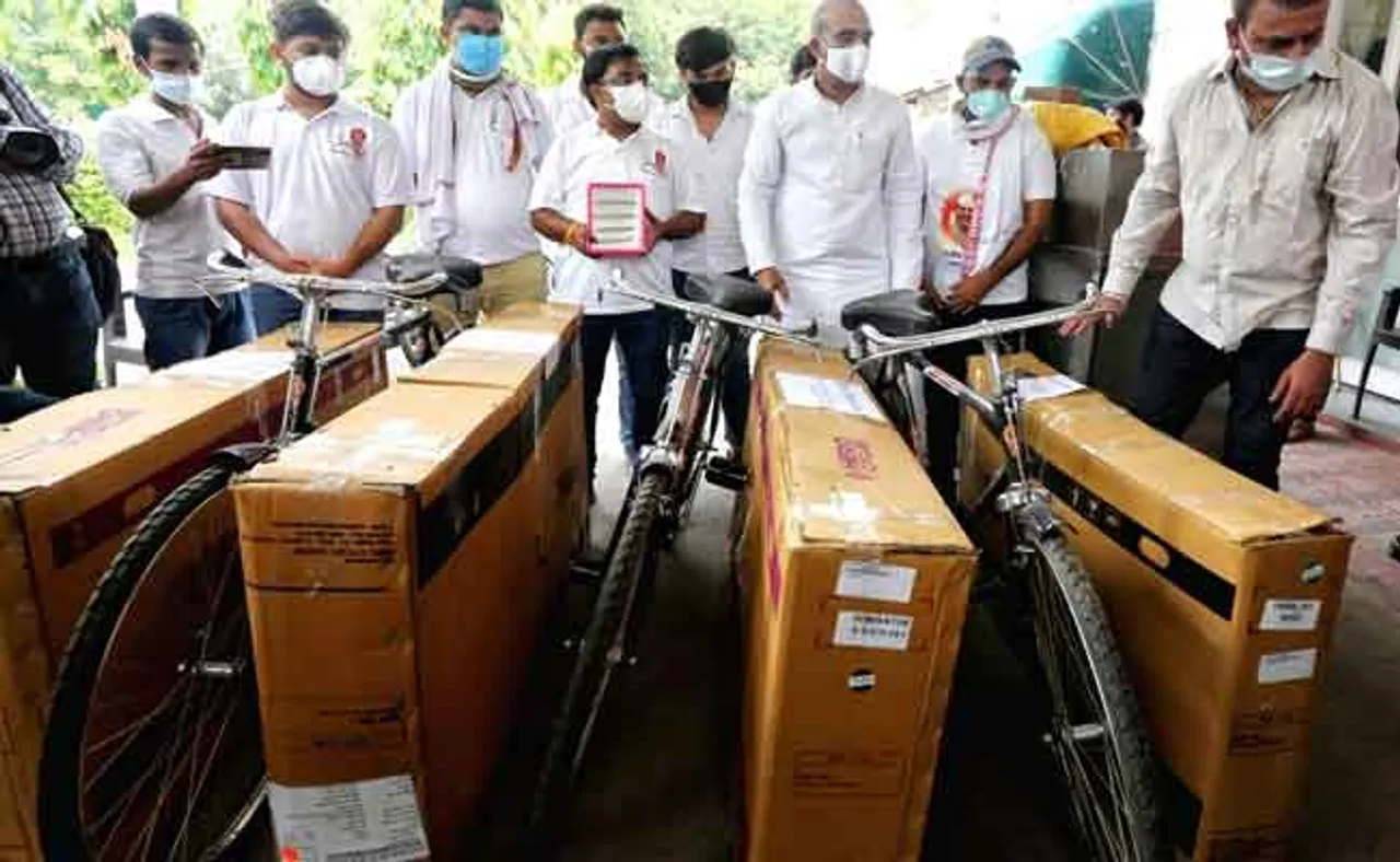 ଦର ବୃଦ୍ଧିକୁ ନେଇ ପ୍ରତିବାଦ: ମୋଦି, ଶାହ ଓ ଧର୍ମେନ୍ଦ୍ରଙ୍କ ପାଖକୁ ପଠାଗଲା ସାଇକେଲ୍‌