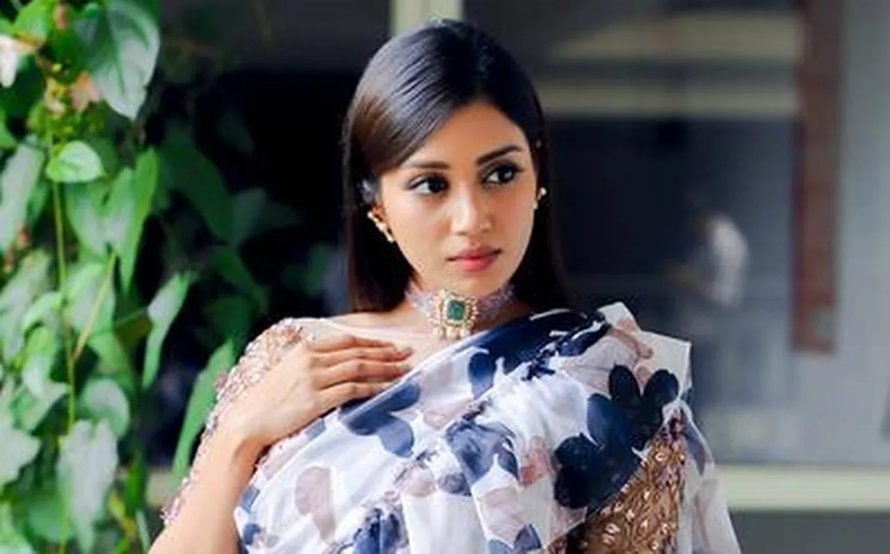 ରେଷ୍ଟୁରାଣ୍ଟ ଉପରେ ରାଗ ସୁଝାଇଲେ ଅଭିନେତ୍ରୀ