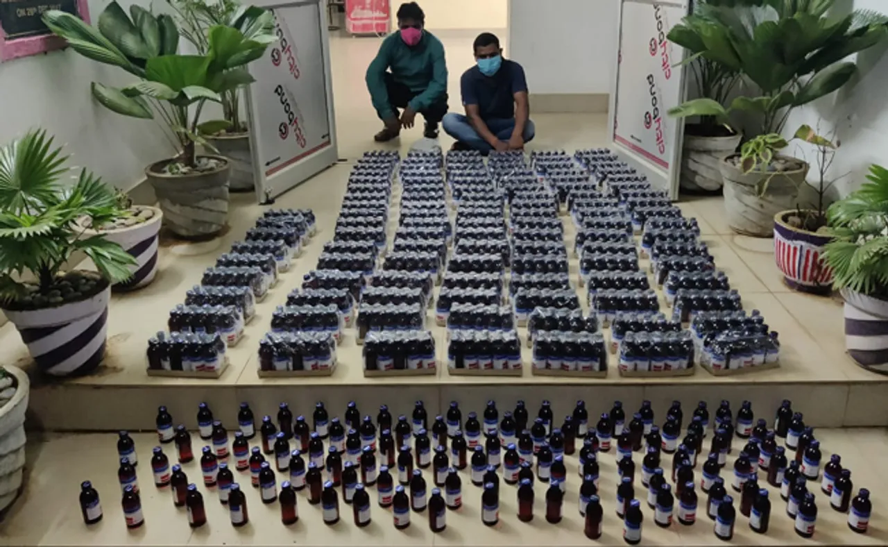 କାର୍ ଭିତରୁ ୮ ପେଟି କଫ୍ ସିରପ୍ ଜବତ, ୨ ଅଟକ