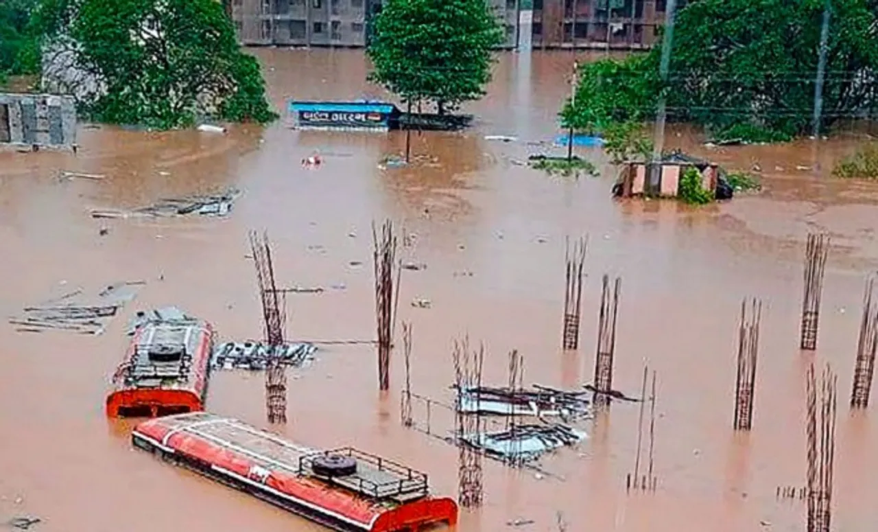 ୯ଲକ୍ଷ ଧରି ବସ୍ ଉପରେ ୭ ଘଣ୍ଟା ବସିଲେ ମ୍ୟାନେଜର