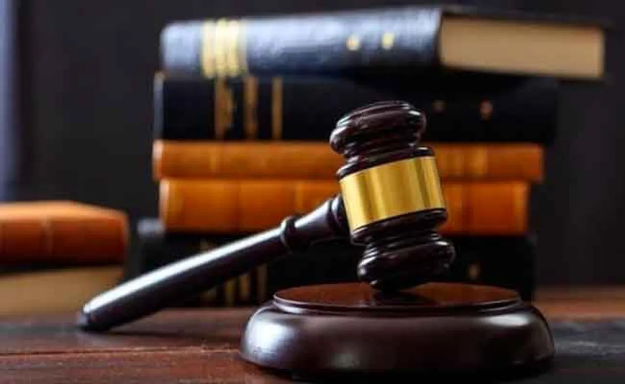 ମାଇକ୍‌ ଅଫ୍‌ କରିବାକୁ ଭୁଲିଗଲେ ଓକିଲ; କହିଦେଲେ ଏପରି କଥା, ଜଜ୍‌ ଖପ୍ପା