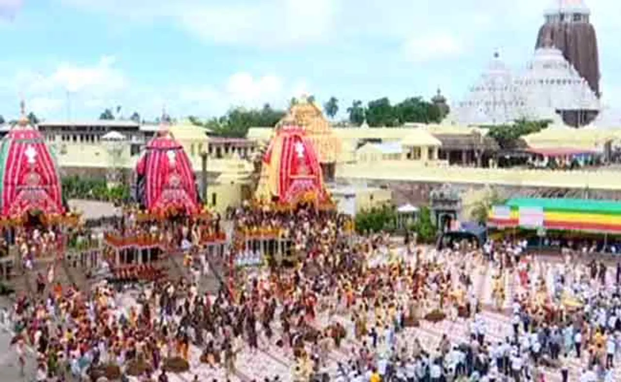 ରଥାରୁଢ଼ ହେଲେ ତିନି ଠାକୁର