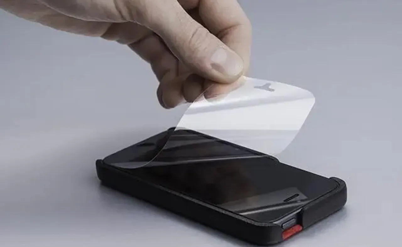 ସାବଧାନ୍! ସ୍ମାର୍ଟଫୋନ୍ ଉପରେ ସ୍କ୍ରିନ୍ ଗାର୍ଡ ଲଗାଉଛନ୍ତି କି?